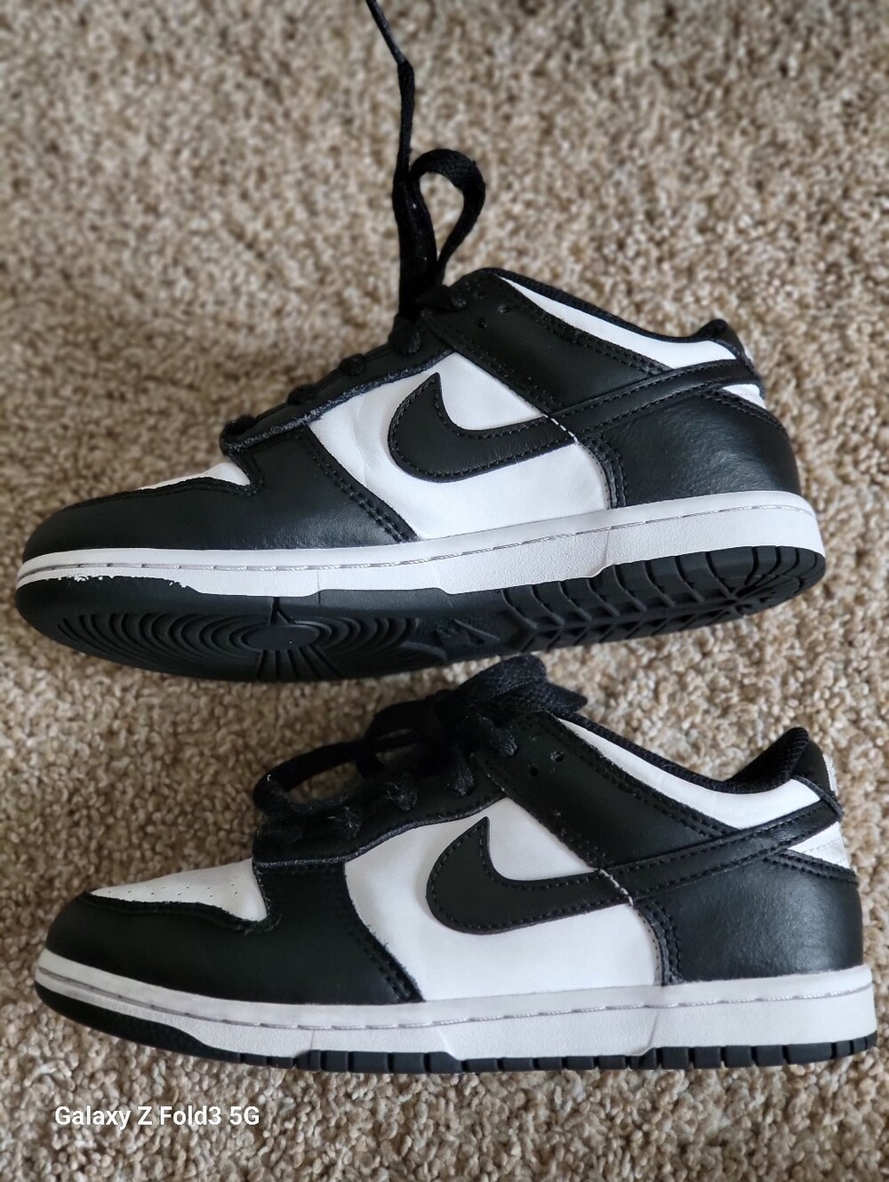 ♥️EUC♥️ Nike Girls Black and White Low Dunks Sneakers - Picture 5 of 8